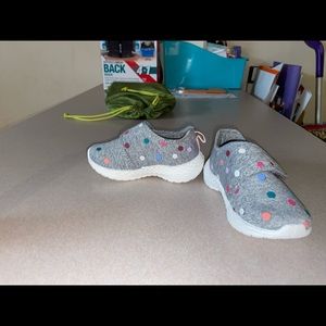 NWOT Carter’s size 6 sneaker